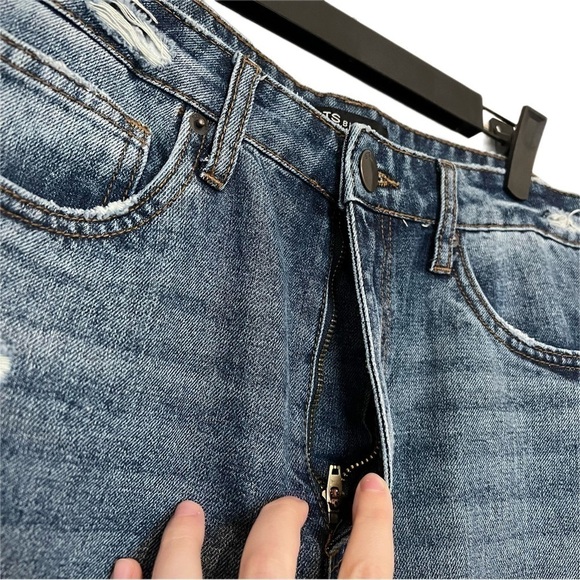 STS Blue Alicia Mom Jean Medium Wash Denim Distressed Frayed Hem Jeans Size 30 - Picture 5 of 9